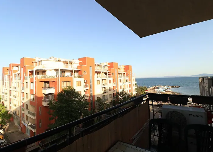 Apartment първа линия *