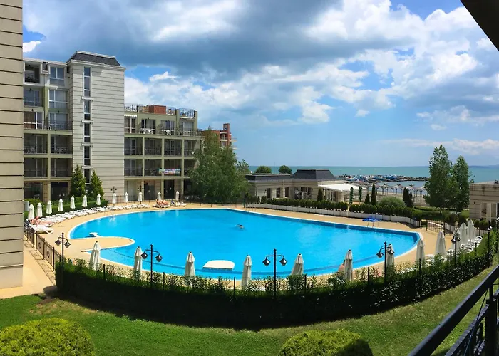 Apartment първа линия *