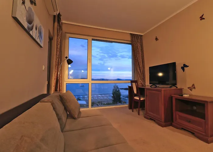 Apartment първа линия