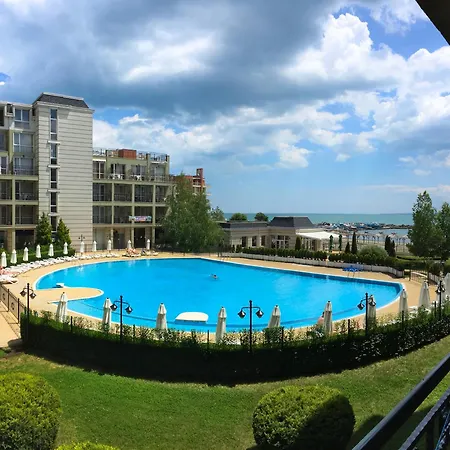 Lejlighed първа линия *