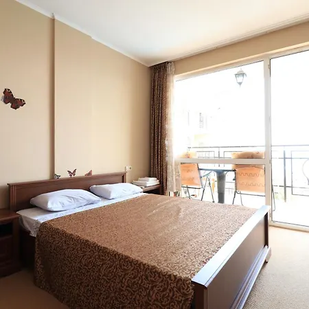 първа линия Lejlighed *