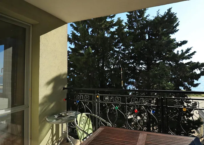 първа линия Apartman *